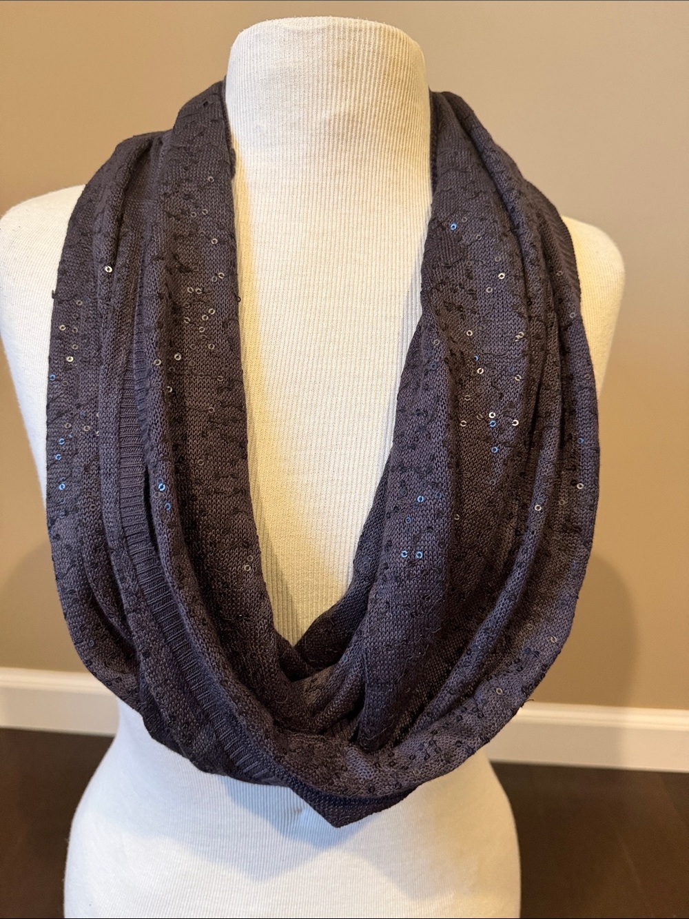 NWT Chan Luu Women’s Black Sequin Infinity Scarf